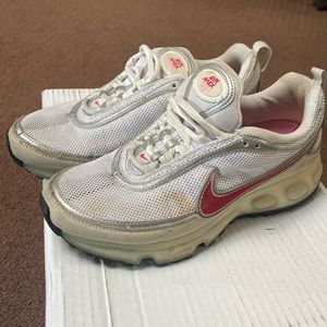 NIKE AIRMAXX 360’s